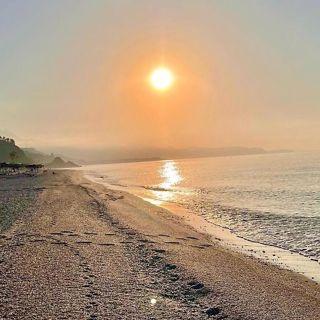 Escapada Familiar En Torrox Costa A 100M De La Playa, Vistas Al Mar Y Parking Gratis Apartman Kültér fotó